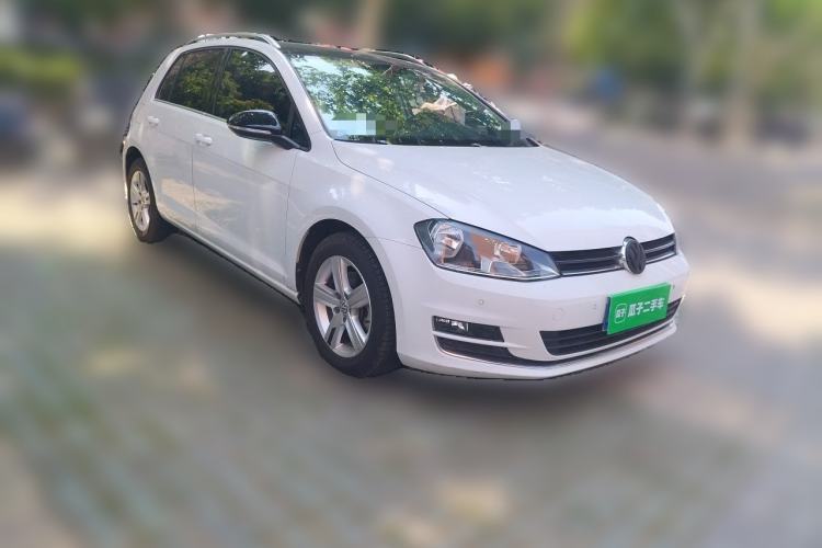 Used Volkswagen Golf 2016 230TSI Automatic Comfort Version Front Right 45 Deg