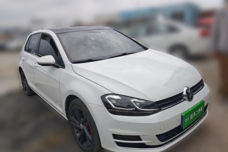 Used Volkswagen Golf 2016 230TSI Automatic Comfort Version Front Right 45 Deg