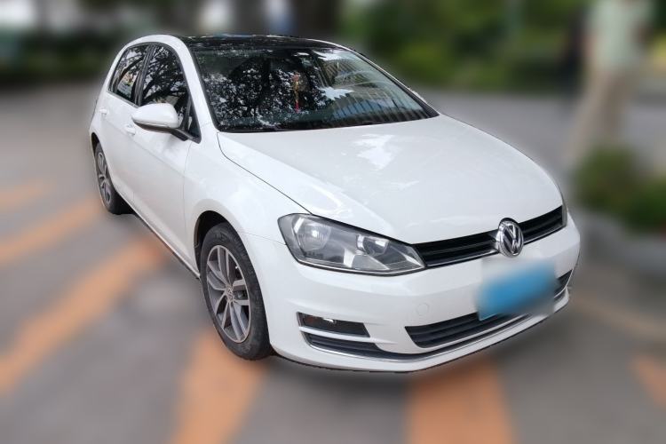 Used Volkswagen Golf 2016 230TSI Automatic Luxury Version Front Right 45 Deg