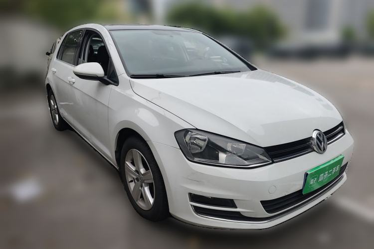 Used Volkswagen Golf 2016 230TSI Manual Comfort Version Front Right 45 Deg