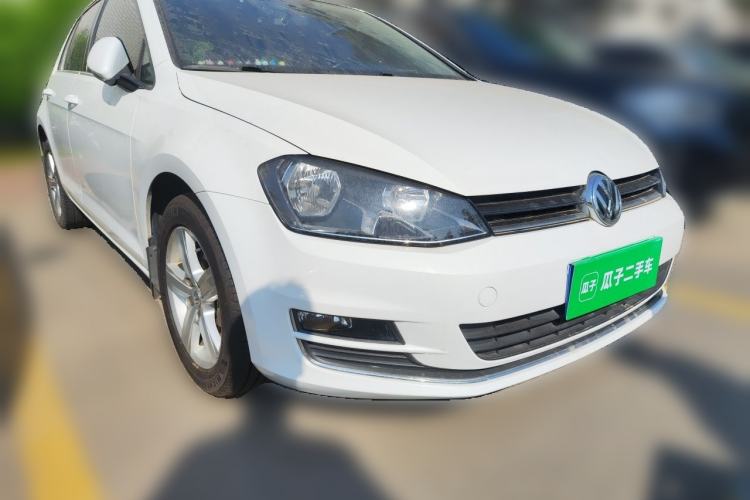 Used Volkswagen Golf 2016 230TSI Automatic Comfort Version Front Right 45 Deg