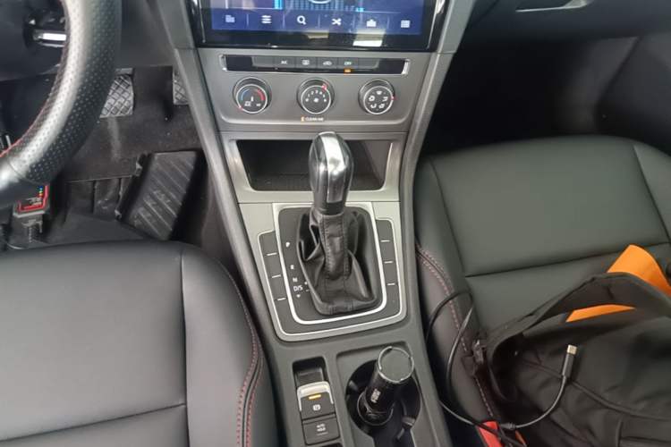 Used Volkswagen Golf 2016 1.6L Automatic Fashion Model Gear Lever