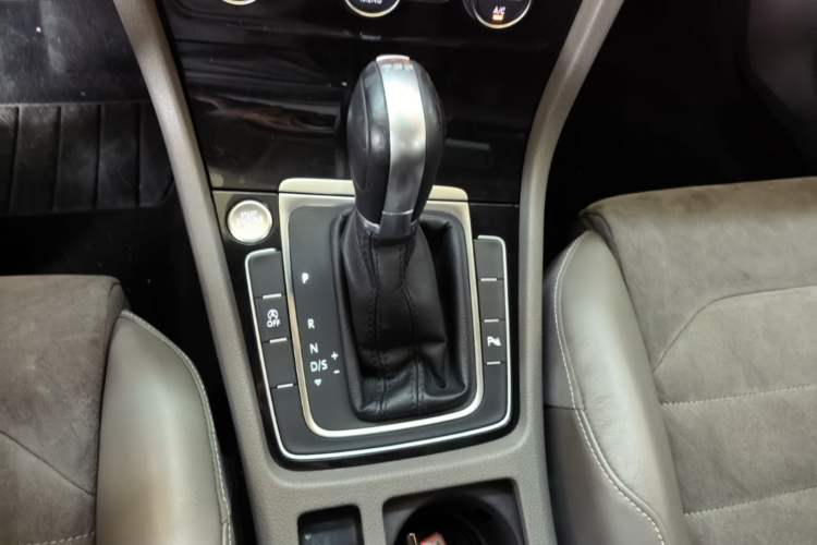 Used Volkswagen Golf 2016 280TSI Automatic Flagship Model Gear Lever