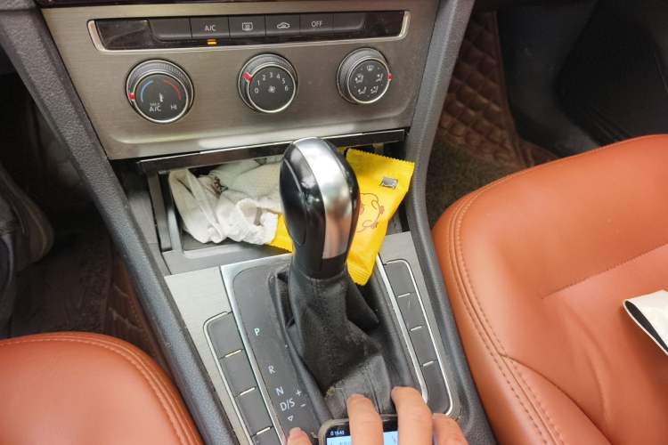 Used Volkswagen Golf 2016 1.6L Automatic Comfort Model Gear Lever
