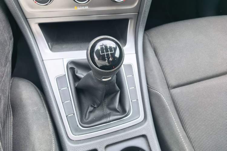 Used Volkswagen Golf 2016 1.6L Manual Fashion Edition Gear Lever