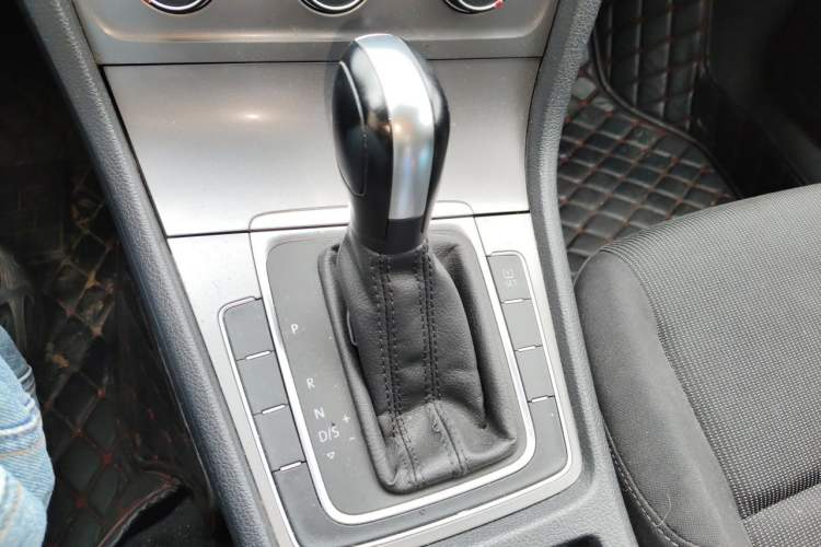 Used Volkswagen Golf 2016 1.6L Automatic Fashion Model Gear Lever