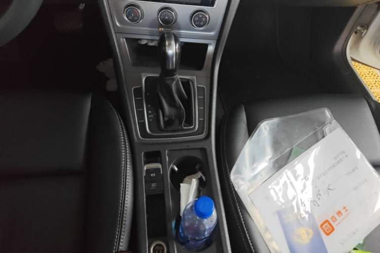 Used Volkswagen Golf 2016 1.6L Automatic Fashion Model Gear Lever