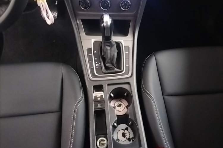 Used Volkswagen Golf 2016 1.6L Automatic Fashion Model Gear Lever