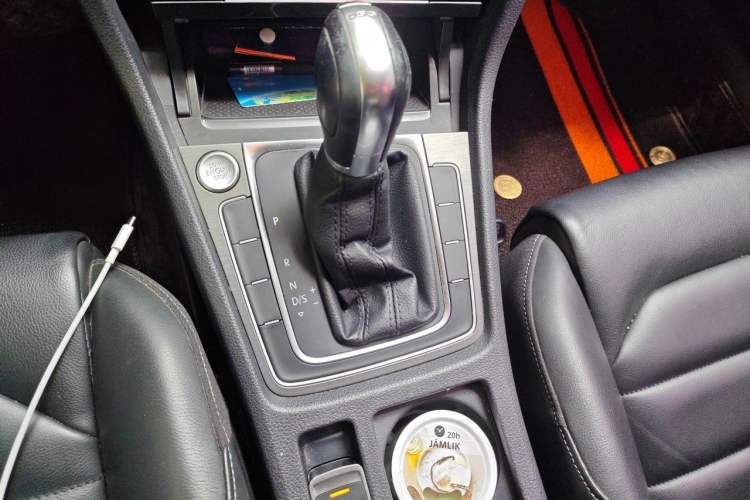Used Volkswagen Golf 2016 230TSI Automatic Luxury Version Gear Lever