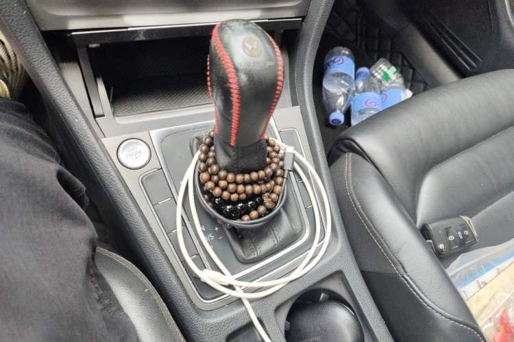 Used Volkswagen Golf 2016 230TSI Automatic Luxury Version Gear Lever