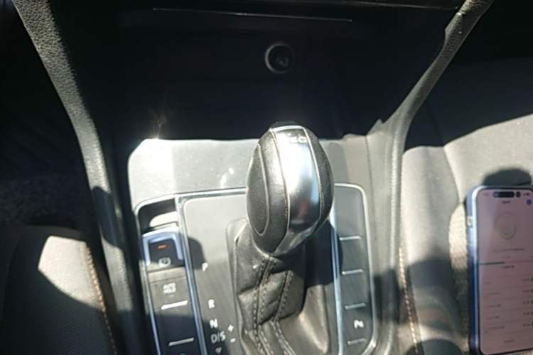 Used Volkswagen Golf 2016 230TSI Automatic Comfort Version Gear Lever