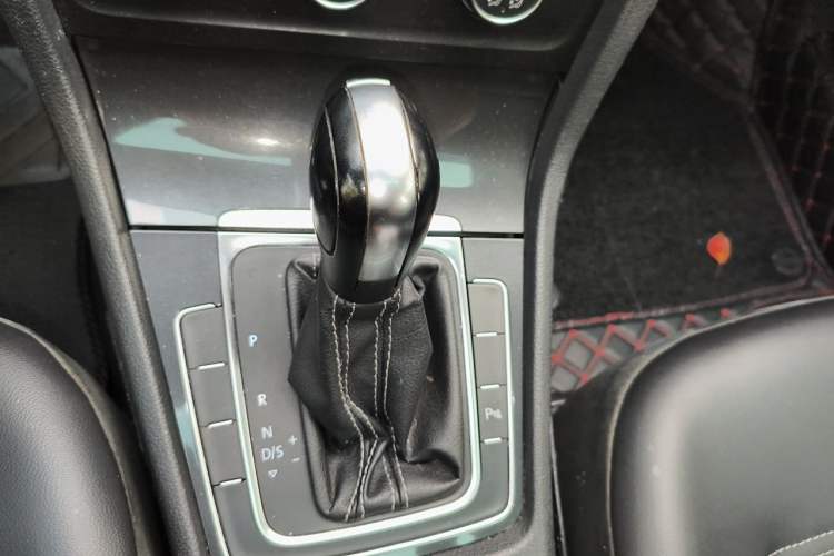 Used Volkswagen Golf 2016 1.6L Automatic Comfort Model Gear Lever