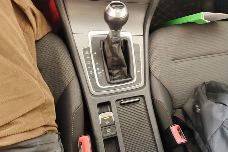 Used Volkswagen Golf 2016 230TSI Automatic Comfort Version Gear Lever