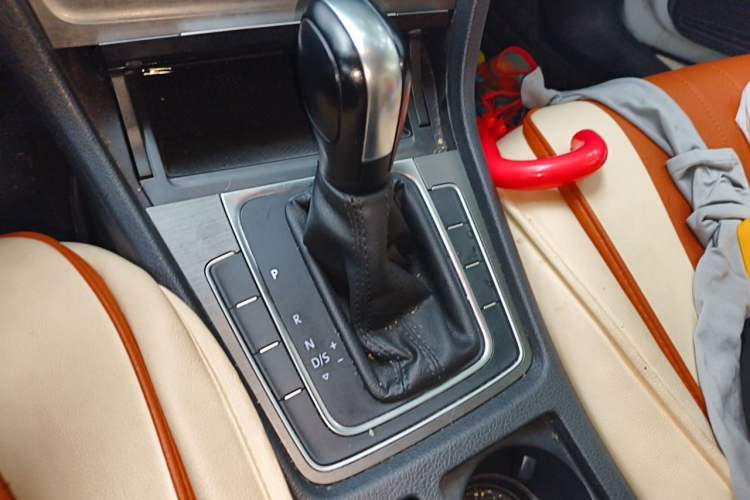 Used Volkswagen Golf 2016 1.6L Automatic Comfort Model Gear Lever