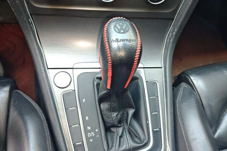 Used Volkswagen Golf 2016 230TSI Automatic Comfort Version Gear Lever