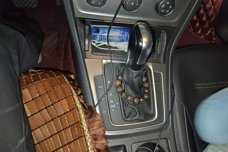 Used Volkswagen Golf 2016 1.6L Automatic Comfort Model Gear Lever