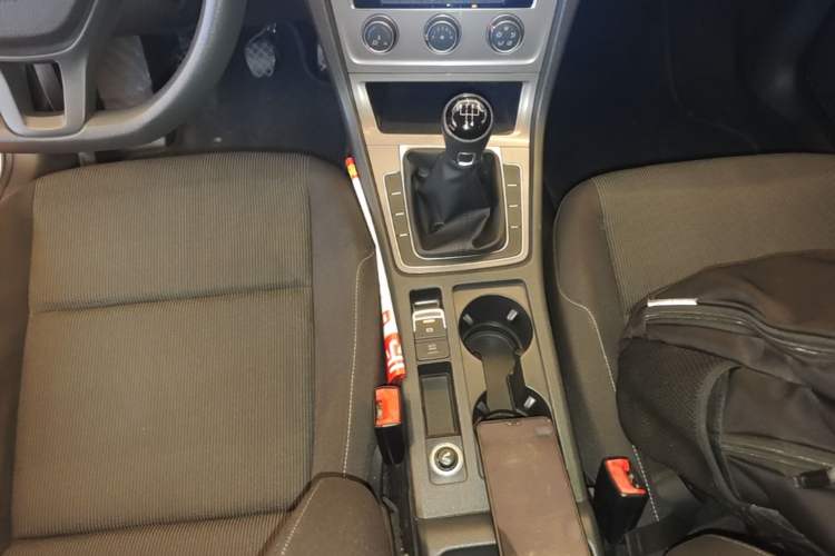 Used Volkswagen Golf 2016 1.6L Manual Fashion Edition Gear Lever