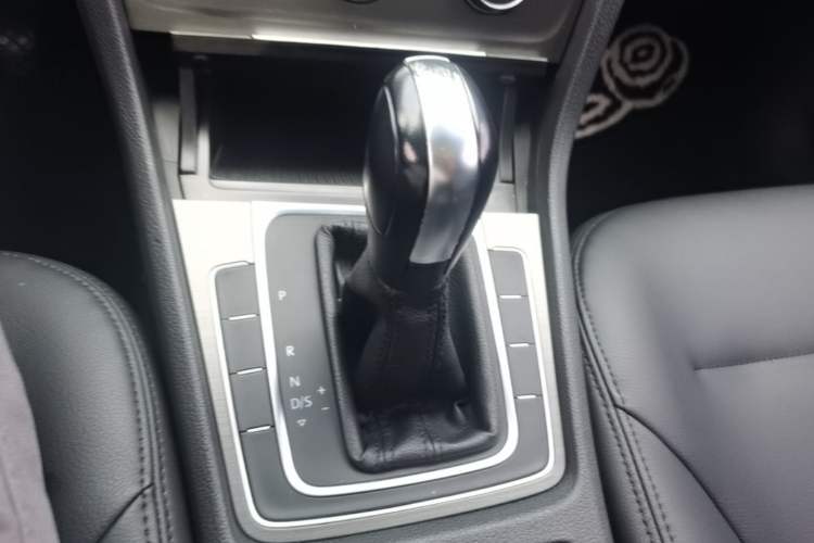 Used Volkswagen Golf 2016 1.6L Automatic Comfort Model Gear Lever