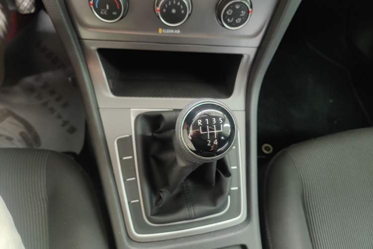 Used Volkswagen Golf 2016 1.6L Manual Fashion Edition Gear Lever