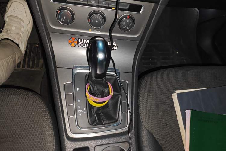 Used Volkswagen Golf 2016 1.6L Automatic Comfort Model Gear Lever