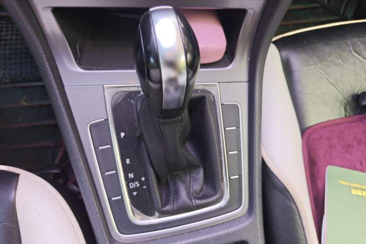 Used Volkswagen Golf 2016 1.6L Automatic Fashion Model Gear Lever