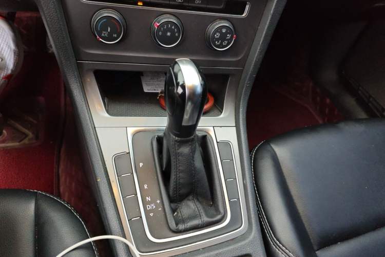 Used Volkswagen Golf 2016 1.6L Automatic Fashion Model Gear Lever