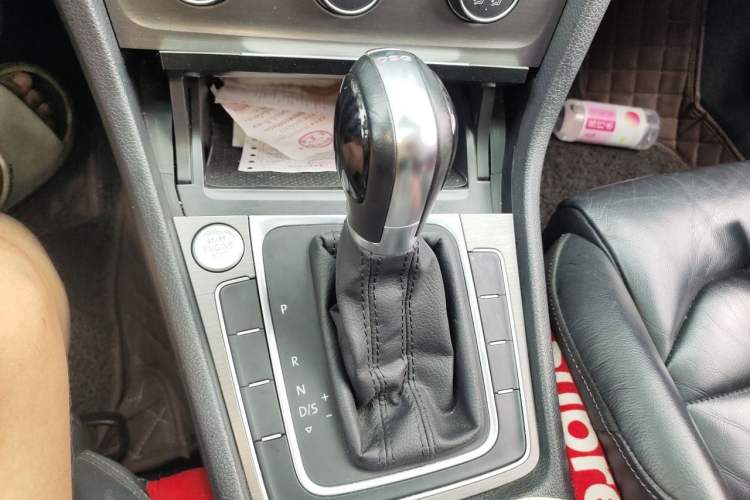Used Volkswagen Golf 2016 230TSI Automatic Luxury Version Gear Lever