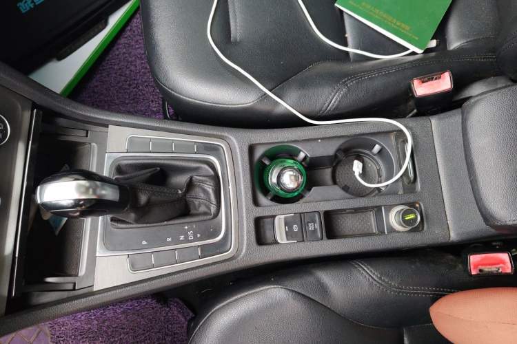 Used Volkswagen Golf 2016 1.6L Automatic Comfort Model Gear Lever
