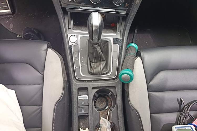 Used Volkswagen Golf 2016 1.4TSI Automatic R-Line Gear Lever