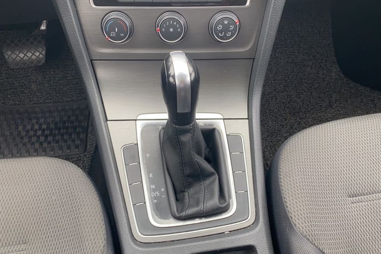Used Volkswagen Golf 2016 1.6L Automatic Comfort Model Gear Lever