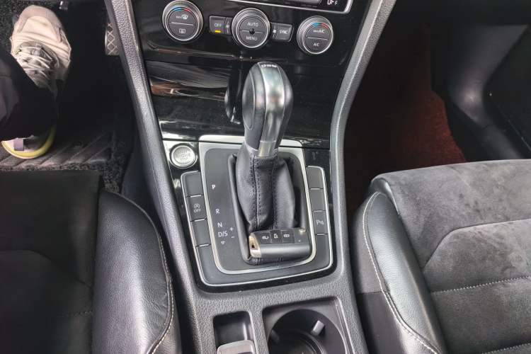 Used Volkswagen Golf 2016 280TSI Automatic Flagship Model Gear Lever