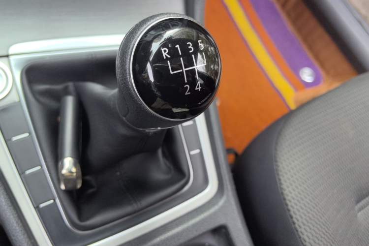 Used Volkswagen Golf 2016 230TSI Manual Comfort Version Gear Lever