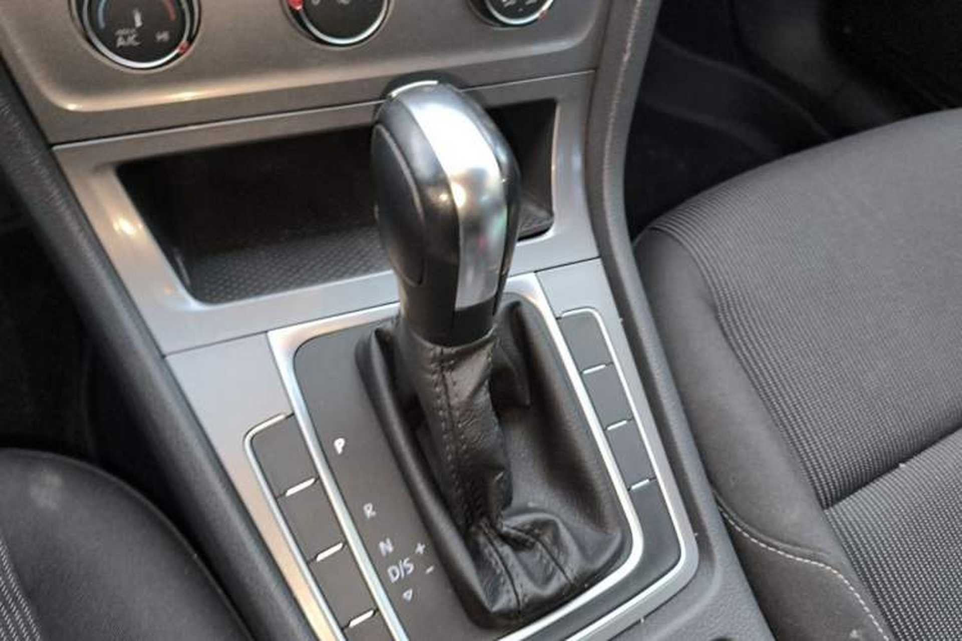Used Volkswagen Golf 2016 1.6L Automatic Fashion Model Gear Lever