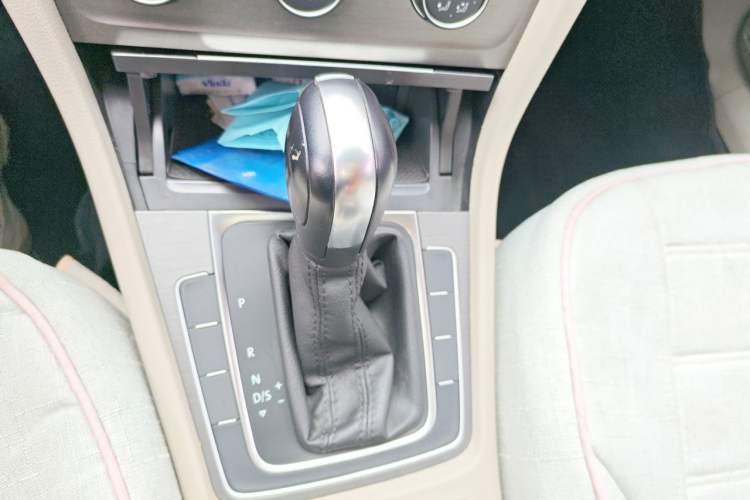 Used Volkswagen Golf 2016 1.6L Automatic Comfort Model Gear Lever