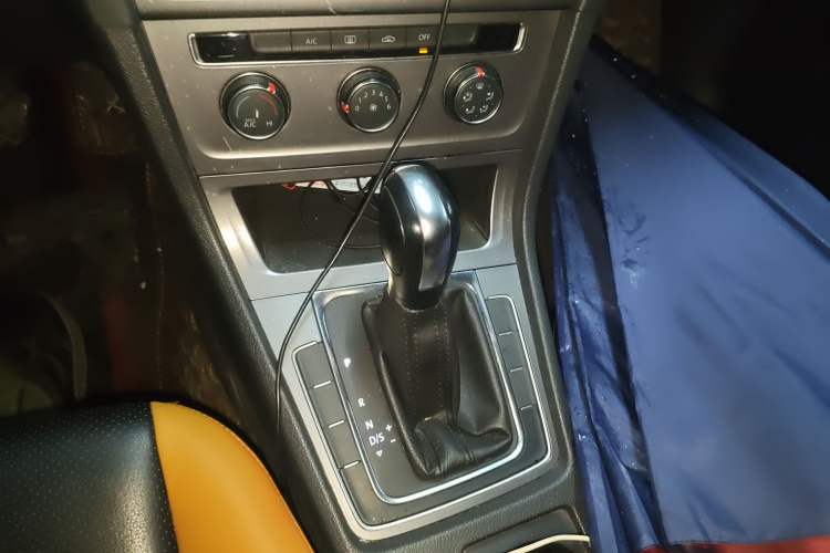 Used Volkswagen Golf 2016 1.6L Automatic Fashion Model Gear Lever