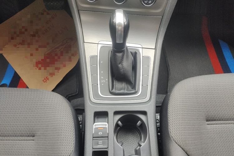 Used Volkswagen Golf 2016 1.6L Automatic Comfort Model Gear Lever