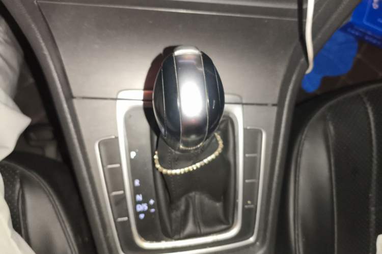 Used Volkswagen Golf 2016 1.6L Automatic Comfort Model Gear Lever