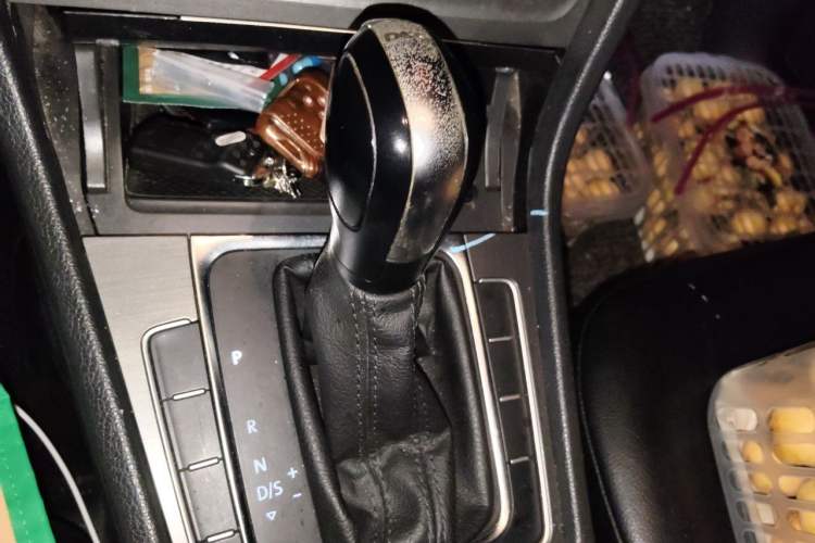 Used Volkswagen Golf 2016 230TSI Automatic Comfort Version Gear Lever