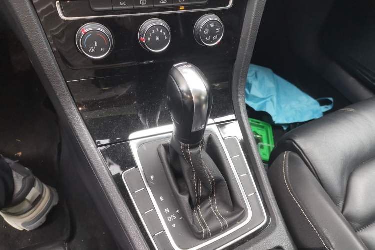 Used Volkswagen Golf 2016 1.4 TSI 25th Anniversary Edition Gear Lever