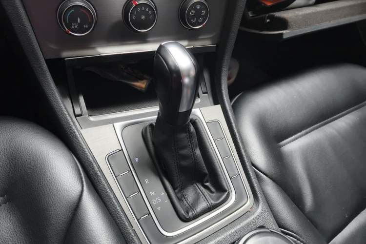 Used Volkswagen Golf 2016 1.6L Automatic Comfort Model Gear Lever
