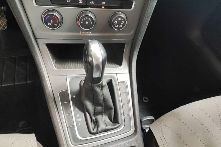 Used Volkswagen Golf 2016 1.6L Automatic Fashion Model Gear Lever