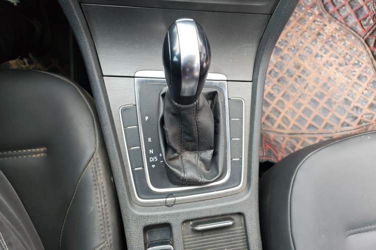 Used Volkswagen Golf 2016 1.6L Automatic Comfort Model Gear Lever