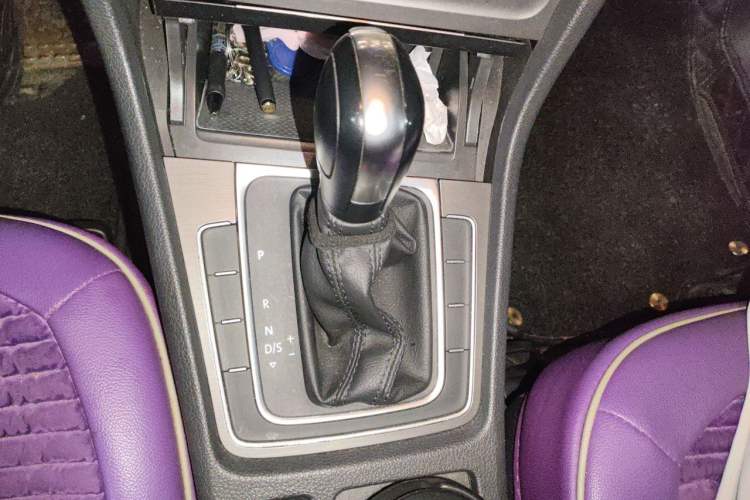 Used Volkswagen Golf 2016 230TSI Automatic Comfort Version Gear Lever