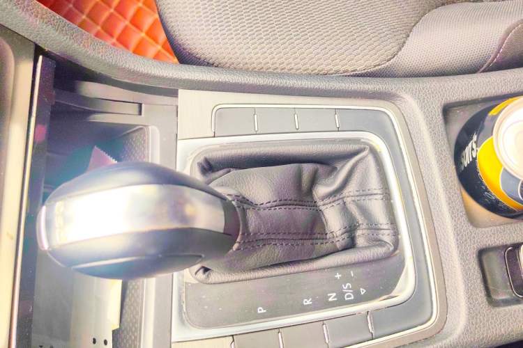 Used Volkswagen Golf 2016 230TSI Automatic Comfort Version Gear Lever