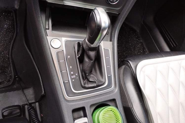 Used Volkswagen Golf 2016 230TSI Automatic Luxury Version Gear Lever
