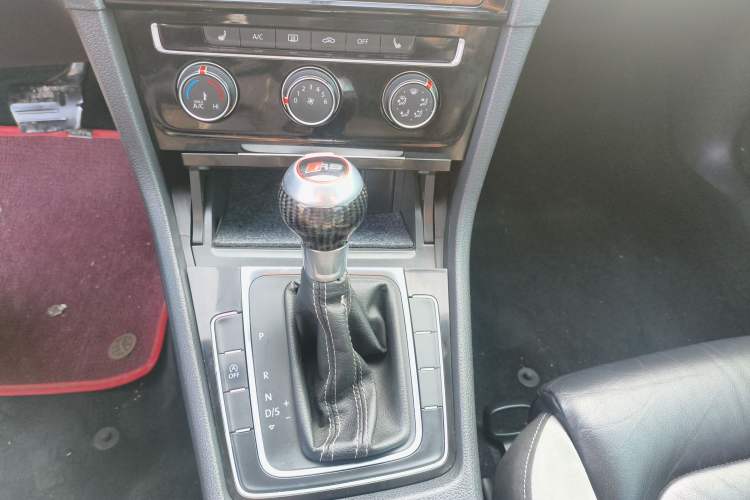 Used Volkswagen Golf 2016 1.4TSI Automatic R-Line Gear Lever