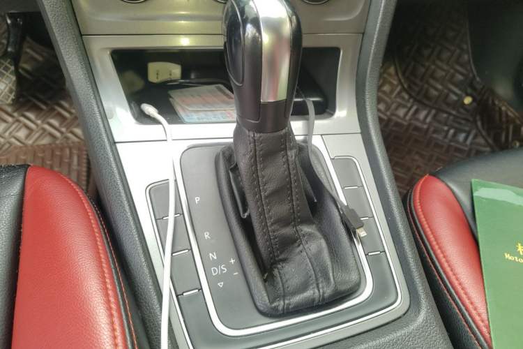Used Volkswagen Golf 2016 1.6L Automatic Fashion Model Gear Lever