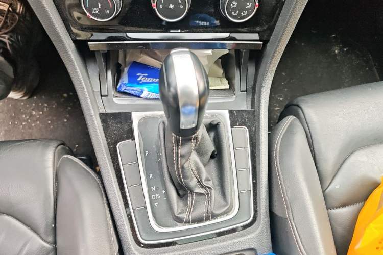 Used Volkswagen Golf 2016 1.4 TSI 25th Anniversary Edition Gear Lever