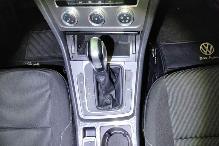 Used Volkswagen Golf 2016 1.6L Automatic Fashion Model Gear Lever