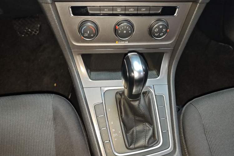 Used Volkswagen Golf 2016 1.6L Automatic Fashion Model Gear Lever